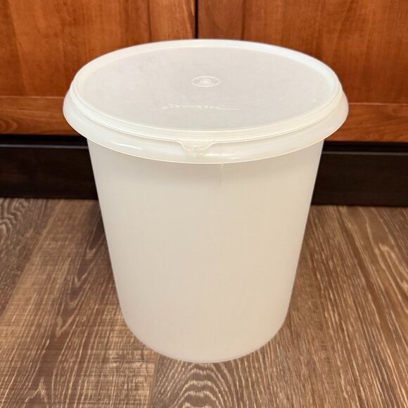 Tupperware Tall Canister - Picture 4 of 16